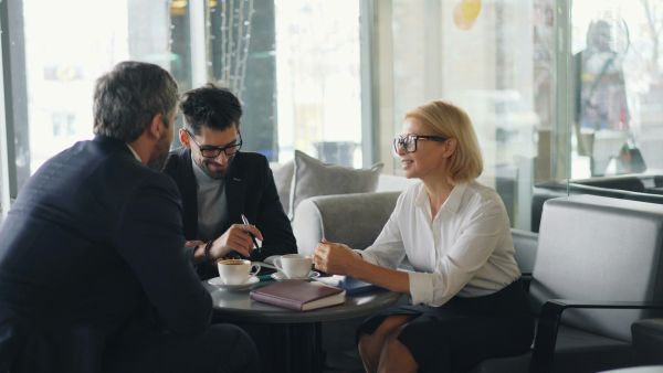 Top 5 agents de vente IA pour booster vos résultats commerciaux