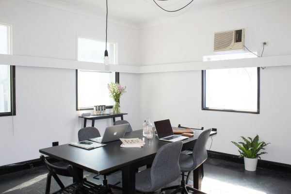 Top 5 solutions personnalisées pour le nettoyage de bureaux à Paris